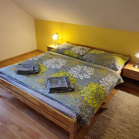 Apartmany Zachar Bešeňová Eksteriør billede